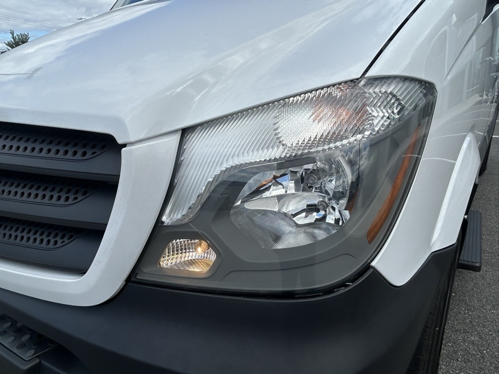 Mercedes-Benz Sprinter 2500 Passenger Van 144-in. WB 2016 Mercedes-Benz Sprinter 2500 Passenger Van 144-in. WB 2016