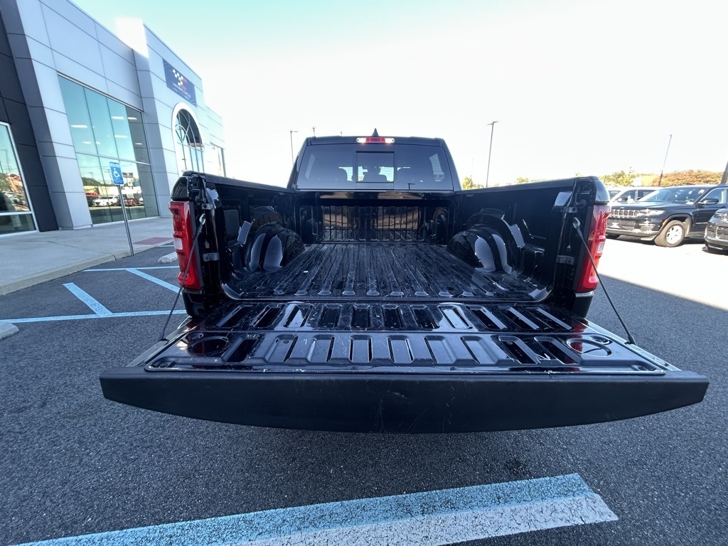 RAM 1500 Big Horn Crew Cab SWB 4WD 2025 RAM 1500 Big Horn Crew Cab SWB 4WD 2025