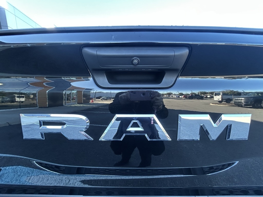 RAM 1500 Big Horn Crew Cab SWB 4WD 2025 RAM 1500 Big Horn Crew Cab SWB 4WD 2025