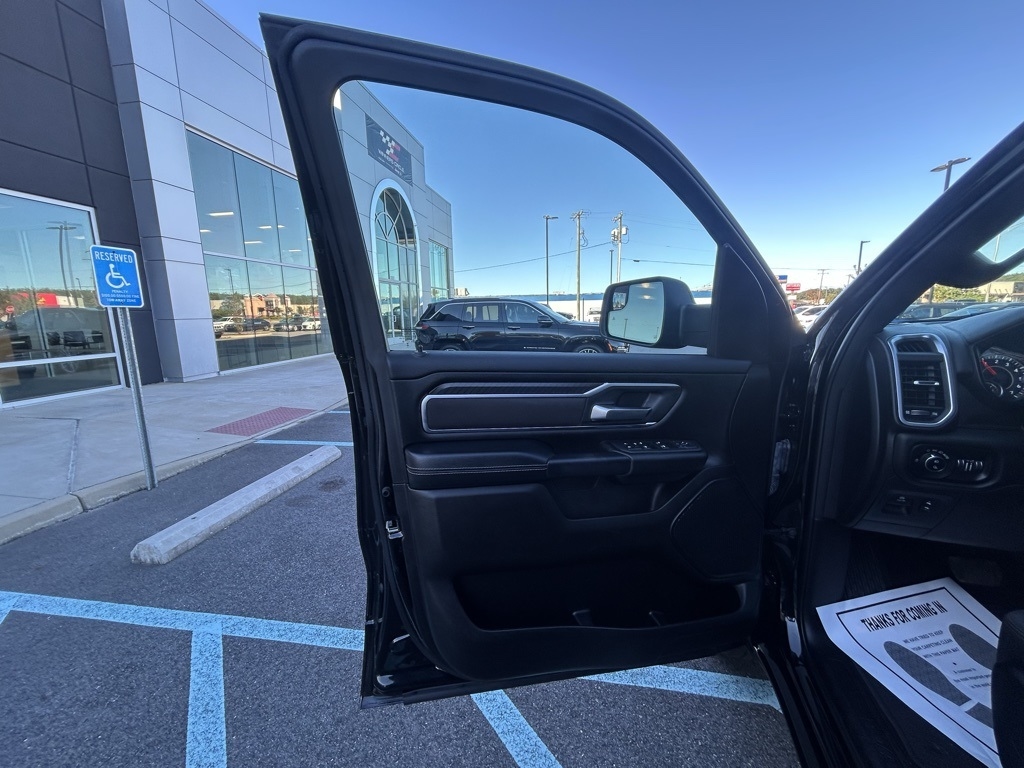 RAM 1500 Big Horn Crew Cab SWB 4WD 2025 RAM 1500 Big Horn Crew Cab SWB 4WD 2025