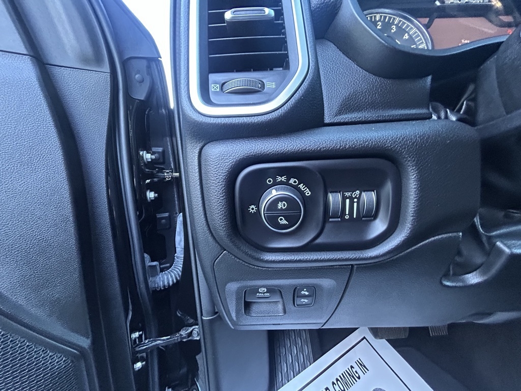 RAM 1500 Big Horn Crew Cab SWB 4WD 2025 RAM 1500 Big Horn Crew Cab SWB 4WD 2025