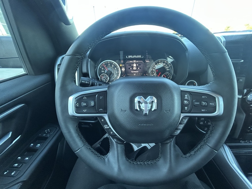 RAM 1500 Big Horn Crew Cab SWB 4WD 2025 RAM 1500 Big Horn Crew Cab SWB 4WD 2025