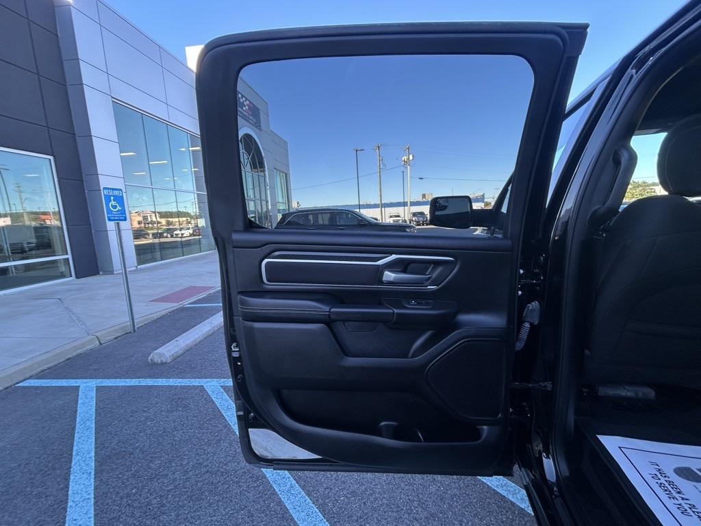 RAM 1500 Big Horn Crew Cab SWB 4WD 2025 RAM 1500 Big Horn Crew Cab SWB 4WD 2025