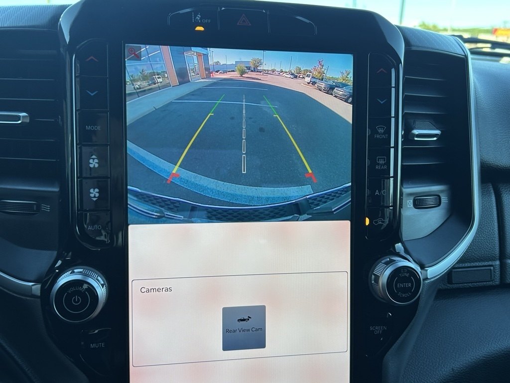 RAM 1500 Big Horn Crew Cab SWB 4WD 2025 RAM 1500 Big Horn Crew Cab SWB 4WD 2025