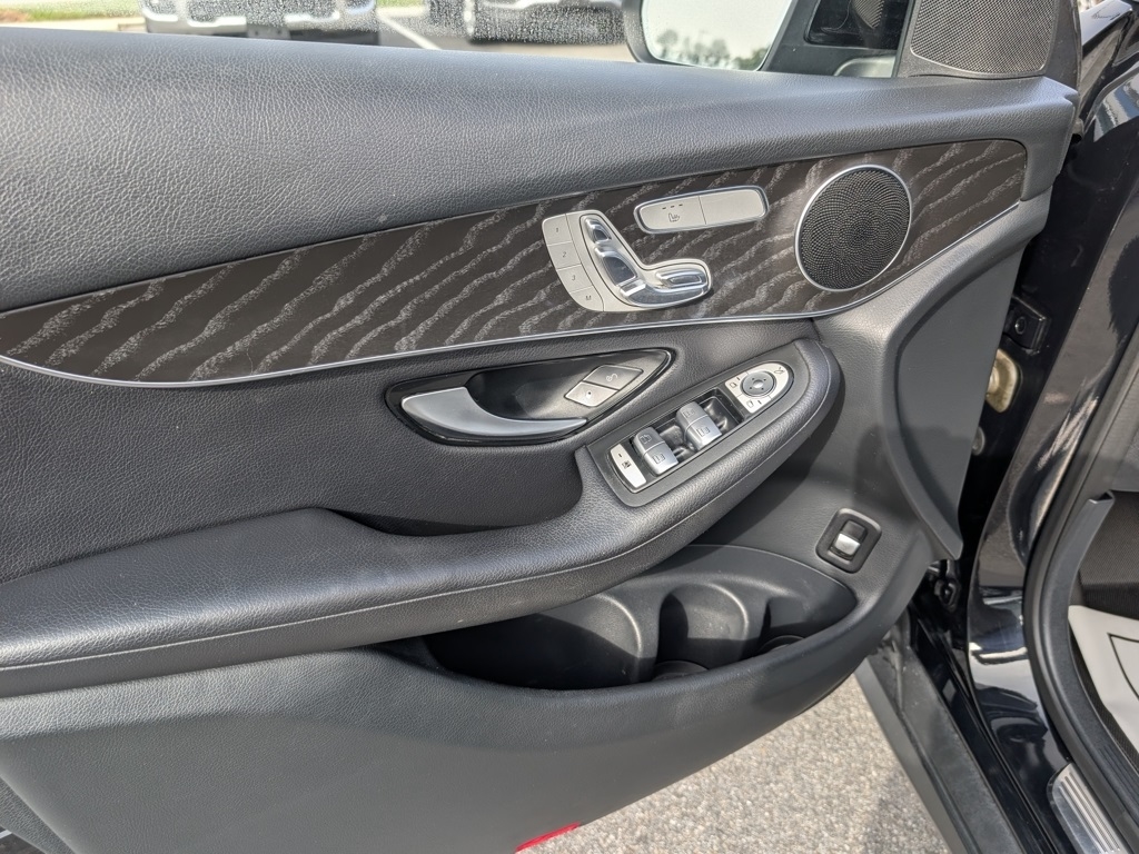 Mercedes-Benz GLC-Class GLC300 2016 Mercedes-Benz GLC-Class GLC300 2016