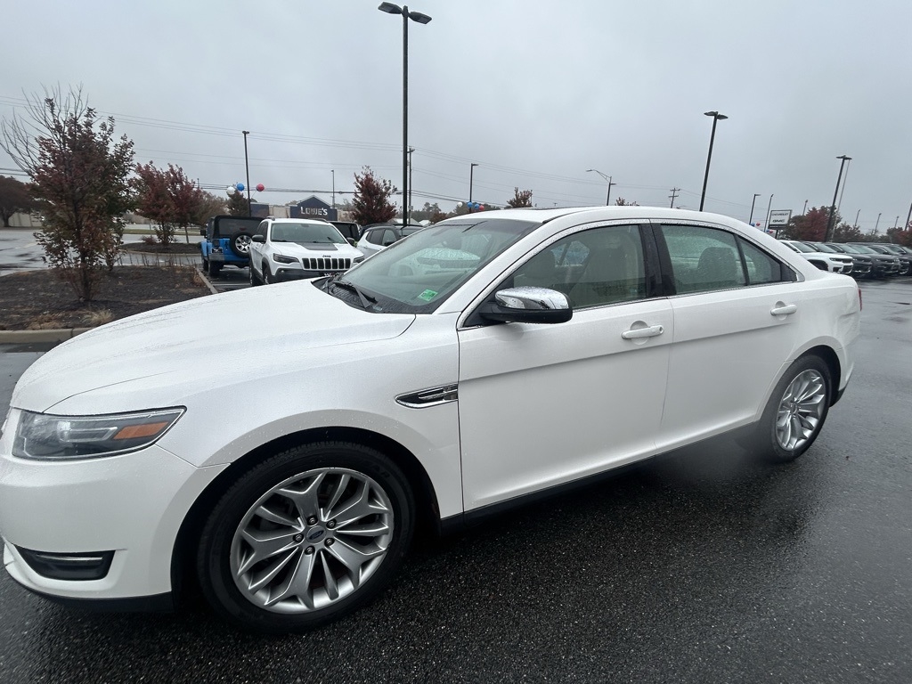 Ford Taurus Limited FWD 2016 Ford Taurus Limited FWD 2016