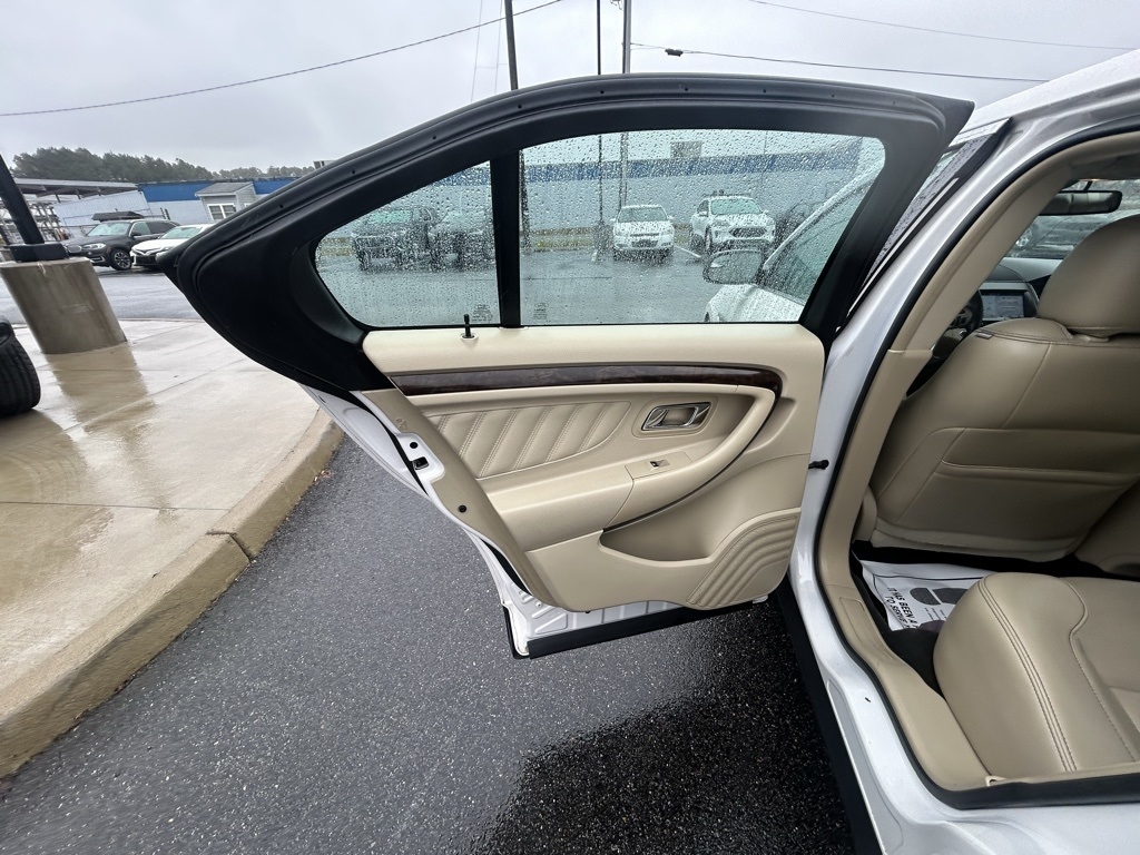 Ford Taurus Limited FWD 2016 Ford Taurus Limited FWD 2016