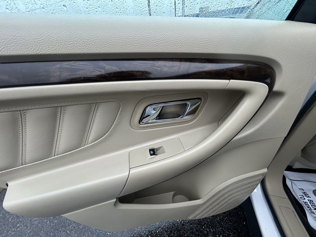 Ford Taurus Limited FWD 2016 Ford Taurus Limited FWD 2016