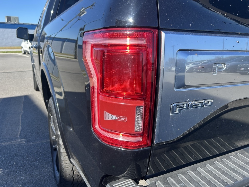 Ford F-150 Platinum SuperCrew 6.5-ft. Bed 4WD 2017 Ford F-150 Platinum SuperCrew 6.5-ft. Bed 4WD 2017