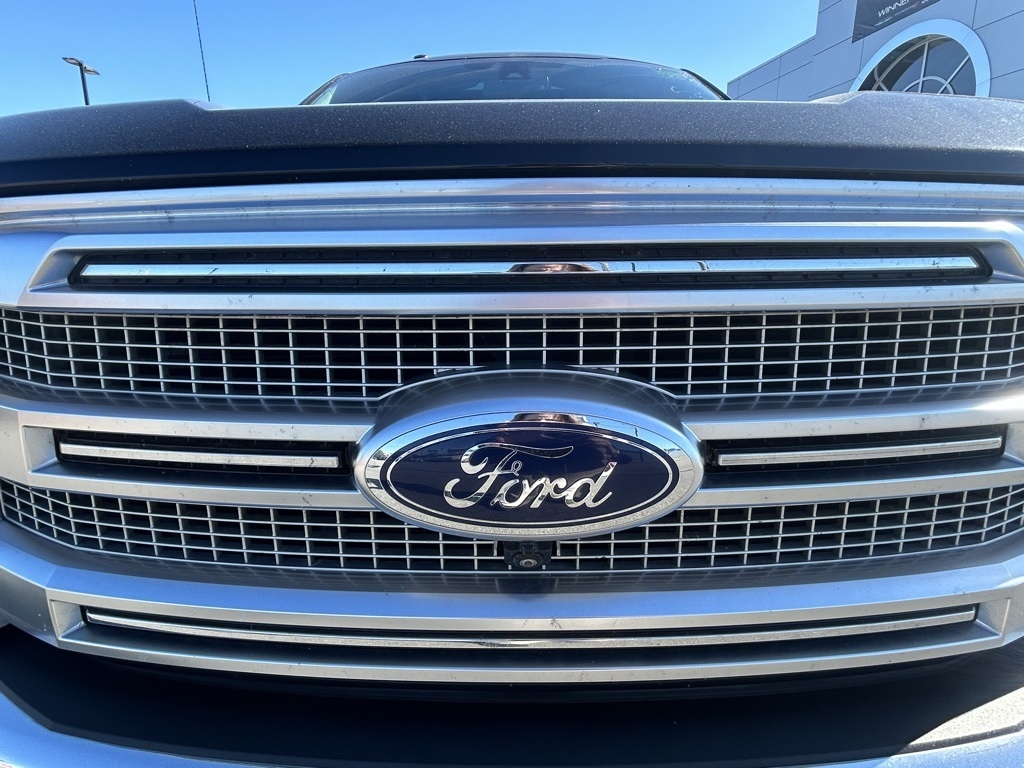 Ford F-150 Platinum SuperCrew 6.5-ft. Bed 4WD 2017 Ford F-150 Platinum SuperCrew 6.5-ft. Bed 4WD 2017