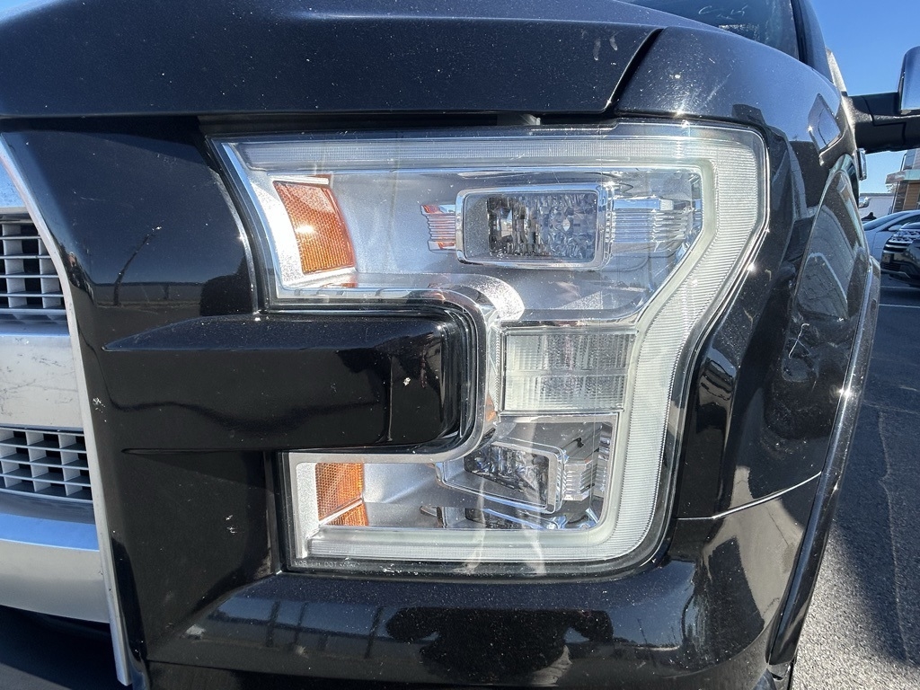 Ford F-150 Platinum SuperCrew 6.5-ft. Bed 4WD 2017 Ford F-150 Platinum SuperCrew 6.5-ft. Bed 4WD 2017