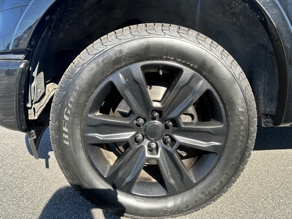 Ford F-150 Platinum SuperCrew 6.5-ft. Bed 4WD 2017 Ford F-150 Platinum SuperCrew 6.5-ft. Bed 4WD 2017