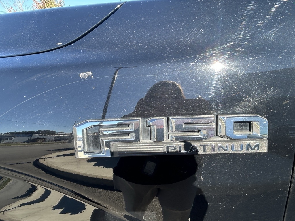 Ford F-150 Platinum SuperCrew 6.5-ft. Bed 4WD 2017 Ford F-150 Platinum SuperCrew 6.5-ft. Bed 4WD 2017