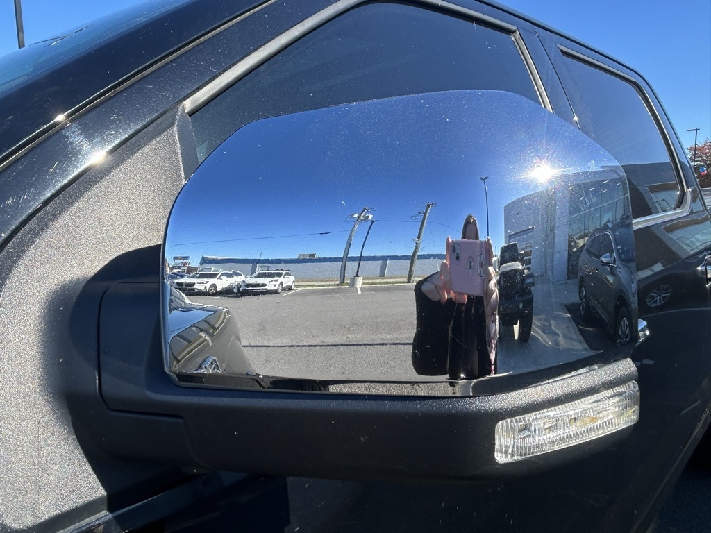 Ford F-150 Platinum SuperCrew 6.5-ft. Bed 4WD 2017 Ford F-150 Platinum SuperCrew 6.5-ft. Bed 4WD 2017