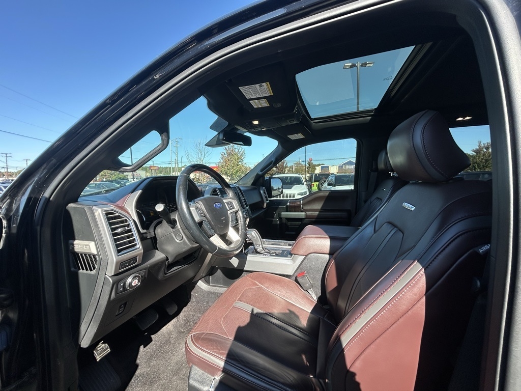 Ford F-150 Platinum SuperCrew 6.5-ft. Bed 4WD 2017 Ford F-150 Platinum SuperCrew 6.5-ft. Bed 4WD 2017