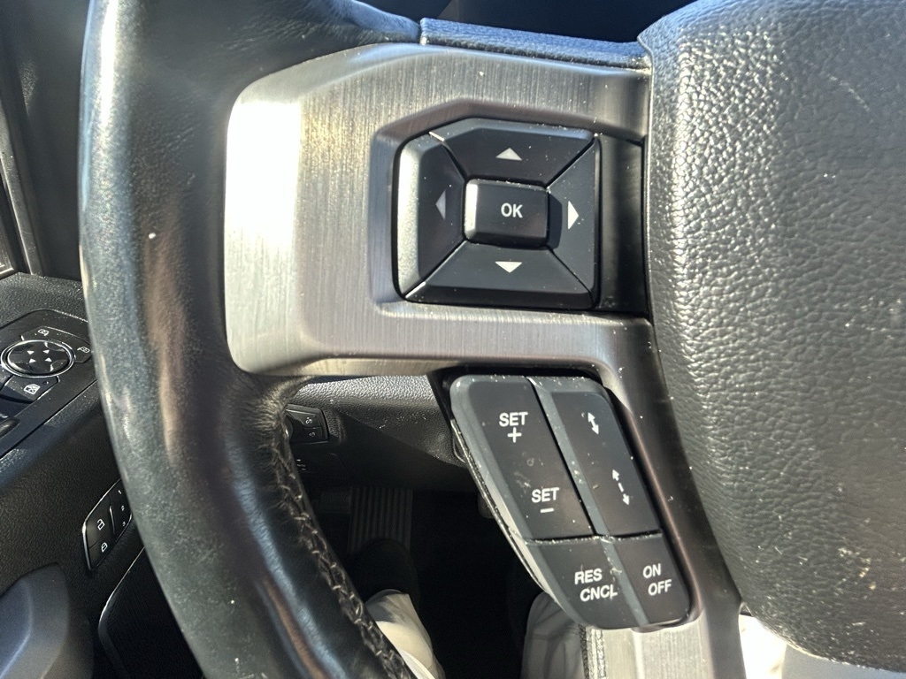 Ford F-150 Platinum SuperCrew 6.5-ft. Bed 4WD 2017 Ford F-150 Platinum SuperCrew 6.5-ft. Bed 4WD 2017