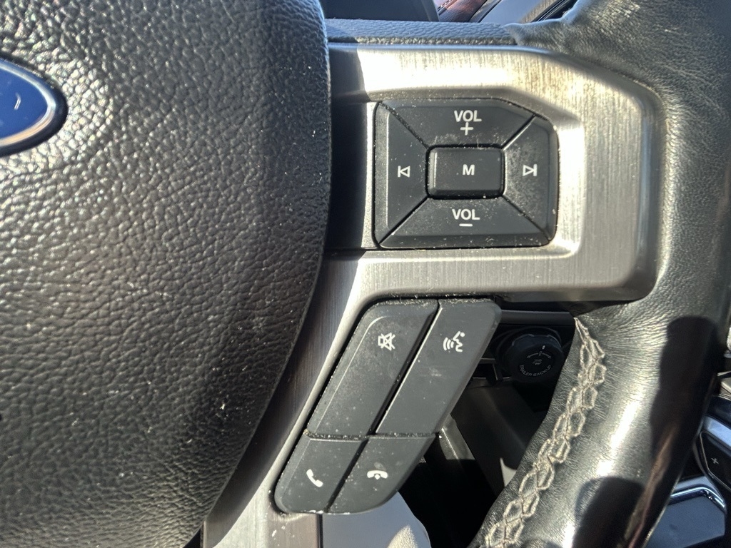 Ford F-150 Platinum SuperCrew 6.5-ft. Bed 4WD 2017 Ford F-150 Platinum SuperCrew 6.5-ft. Bed 4WD 2017