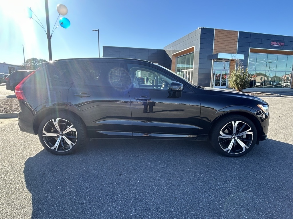 Volvo XC60 B6 Ultimate Dark AWD 2023 Volvo XC60 B6 Ultimate Dark AWD 2023