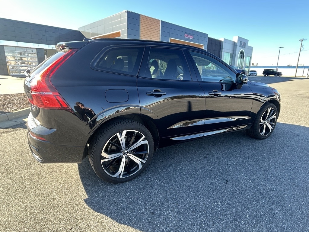 Volvo XC60 B6 Ultimate Dark AWD 2023 Volvo XC60 B6 Ultimate Dark AWD 2023