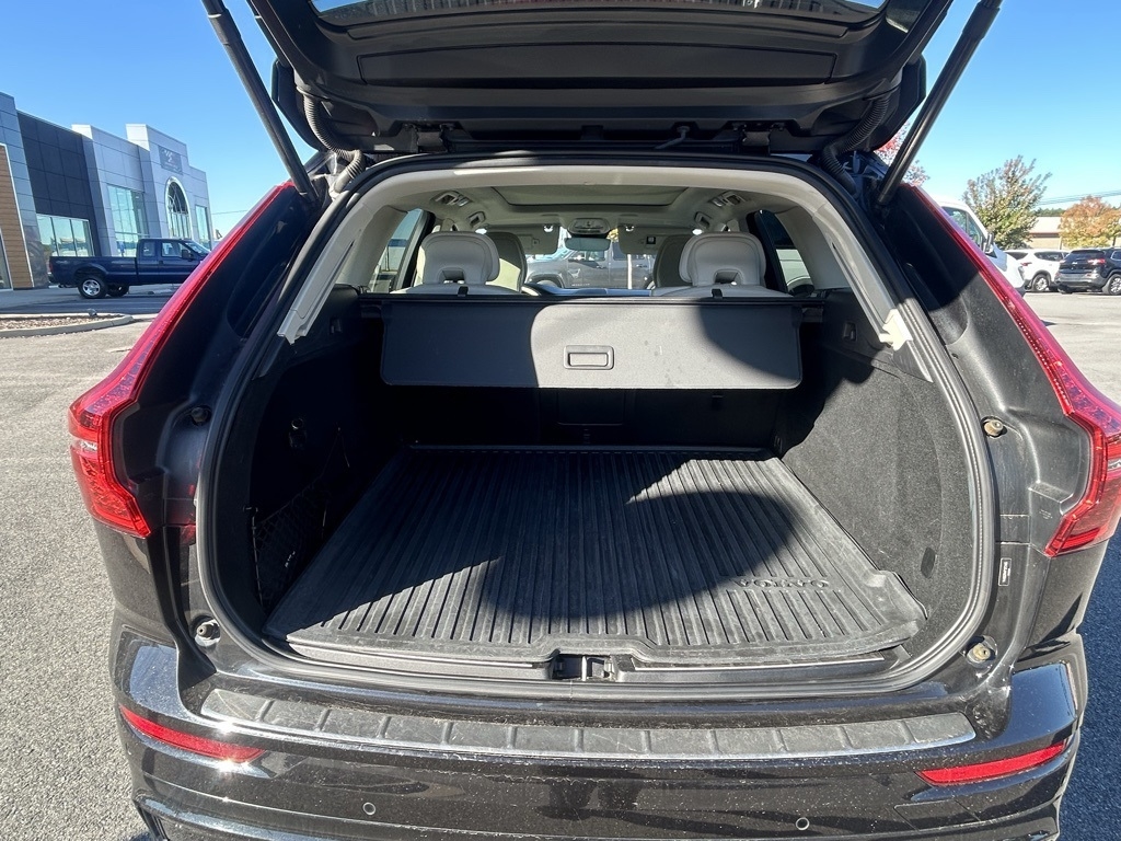 Volvo XC60 B6 Ultimate Dark AWD 2023 Volvo XC60 B6 Ultimate Dark AWD 2023