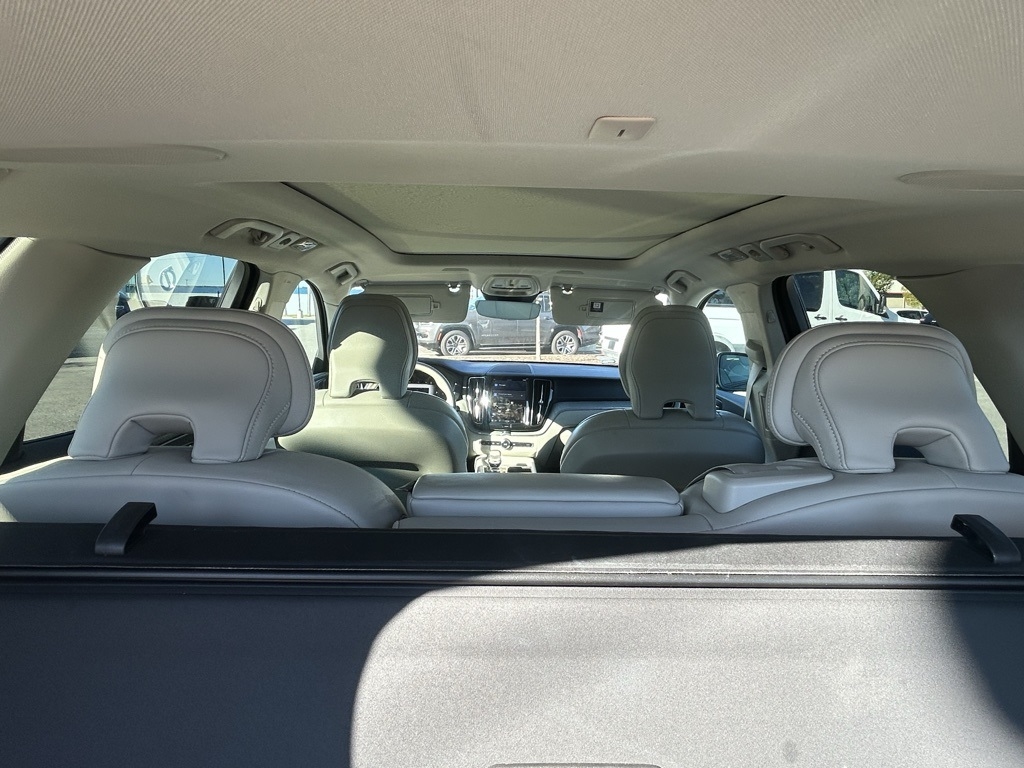 Volvo XC60 B6 Ultimate Dark AWD 2023 Volvo XC60 B6 Ultimate Dark AWD 2023