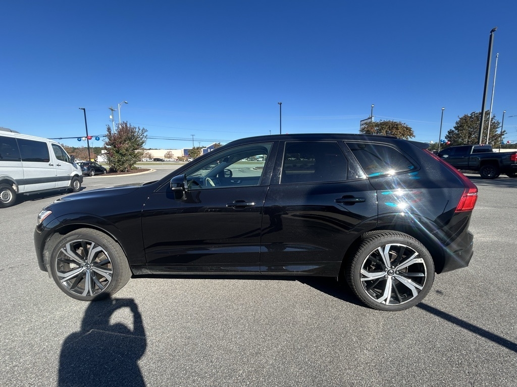 Volvo XC60 B6 Ultimate Dark AWD 2023 Volvo XC60 B6 Ultimate Dark AWD 2023