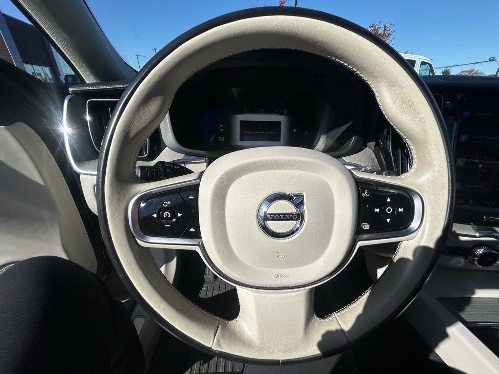 Volvo XC60 B6 Ultimate Dark AWD 2023 Volvo XC60 B6 Ultimate Dark AWD 2023