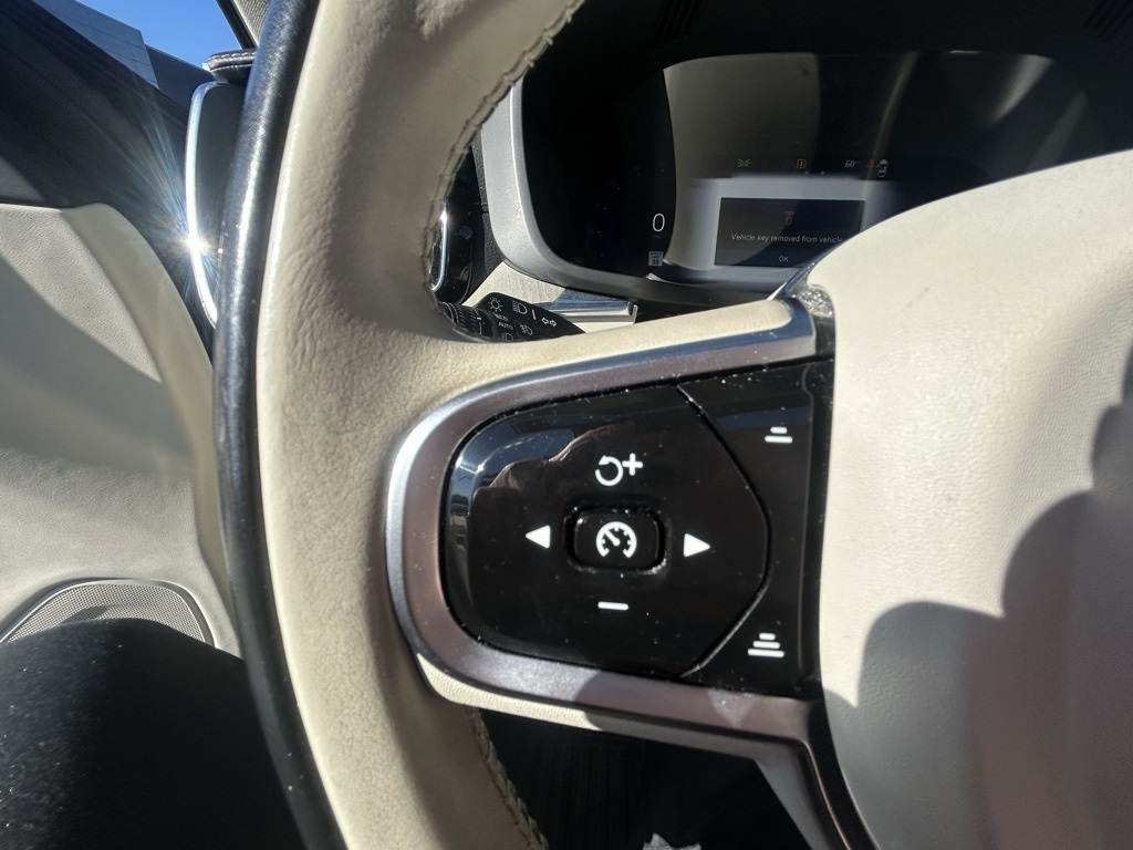 Volvo XC60 B6 Ultimate Dark AWD 2023 Volvo XC60 B6 Ultimate Dark AWD 2023