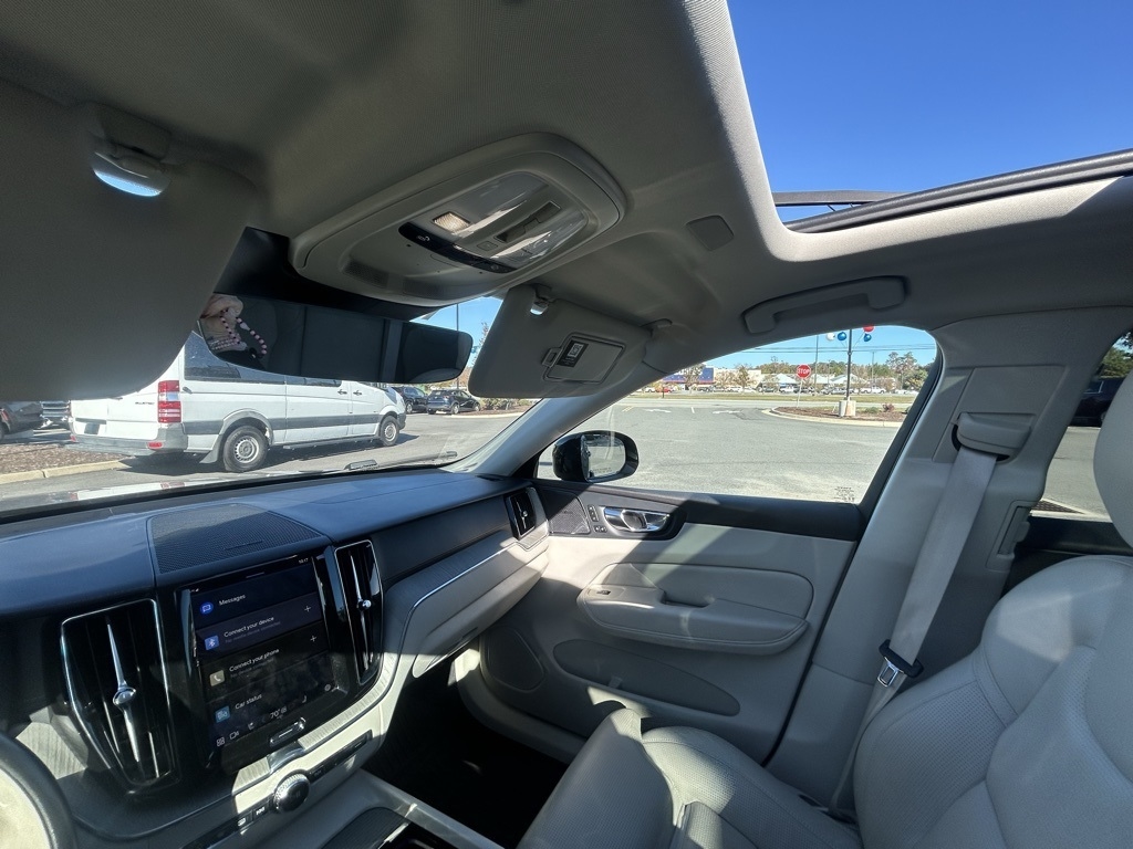 Volvo XC60 B6 Ultimate Dark AWD 2023 Volvo XC60 B6 Ultimate Dark AWD 2023