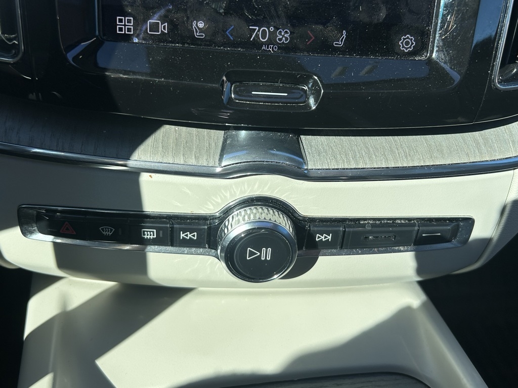 Volvo XC60 B6 Ultimate Dark AWD 2023 Volvo XC60 B6 Ultimate Dark AWD 2023