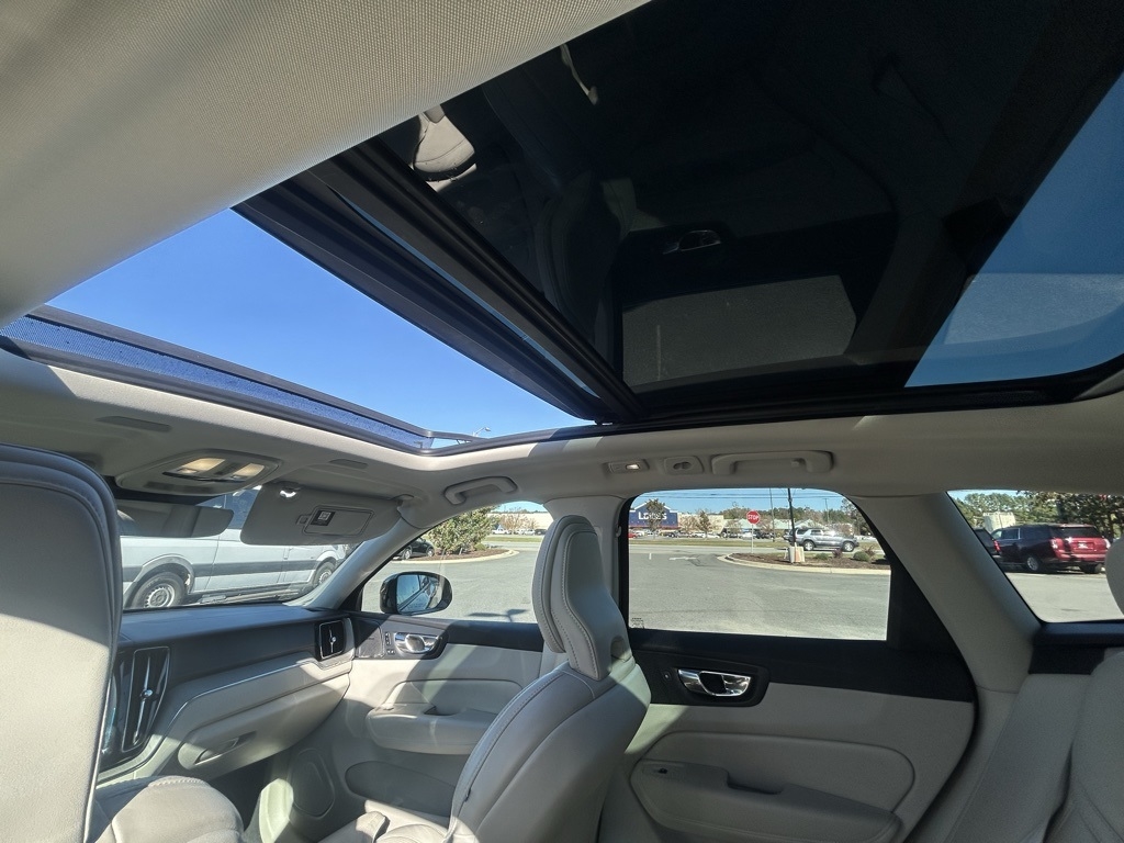 Volvo XC60 B6 Ultimate Dark AWD 2023 Volvo XC60 B6 Ultimate Dark AWD 2023