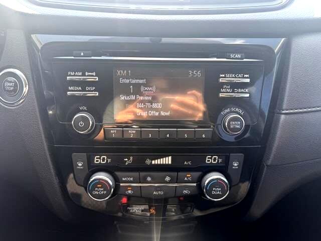 Nissan Rogue SV 2WD 2017 Nissan Rogue SV 2WD 2017