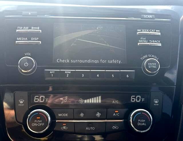 Nissan Rogue SV 2WD 2017 Nissan Rogue SV 2WD 2017