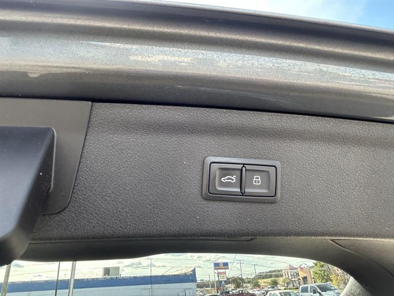 Audi Q3 2.0T quattro Premium Plus 2016 Audi Q3 2.0T quattro Premium Plus 2016