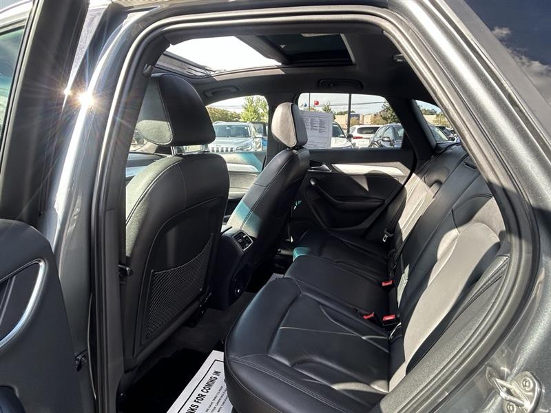 Audi Q3 2.0T quattro Premium Plus 2016 Audi Q3 2.0T quattro Premium Plus 2016