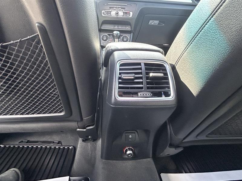 Audi Q3 2.0T quattro Premium Plus 2016 Audi Q3 2.0T quattro Premium Plus 2016