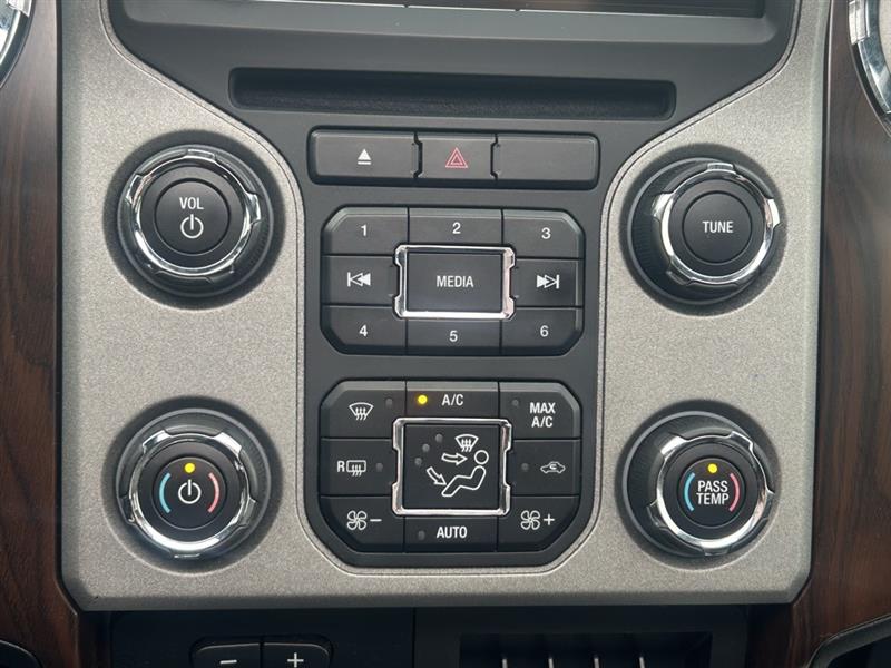 Ford F-250 SD XLT Crew Cab Long Bed 4WD 2015 Ford F-250 SD XLT Crew Cab Long Bed 4WD 2015