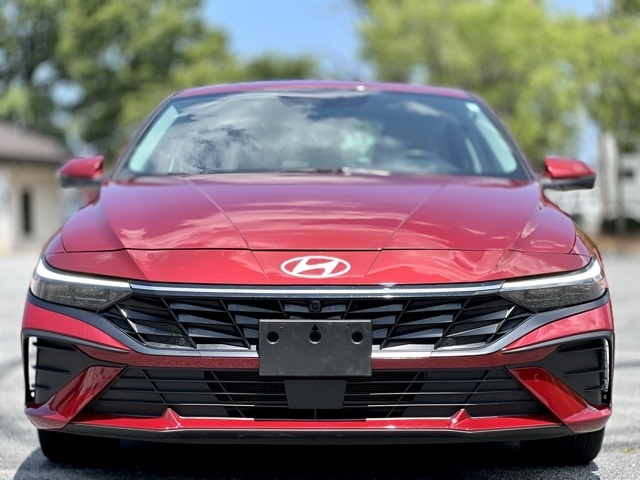 2024 Hyundai Elantra Limited photo 2