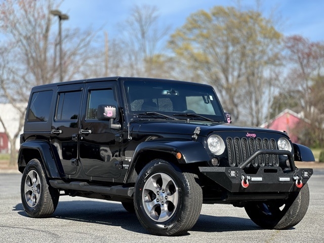 2017 Jeep Wrangler Unlimited Sahara photo 3