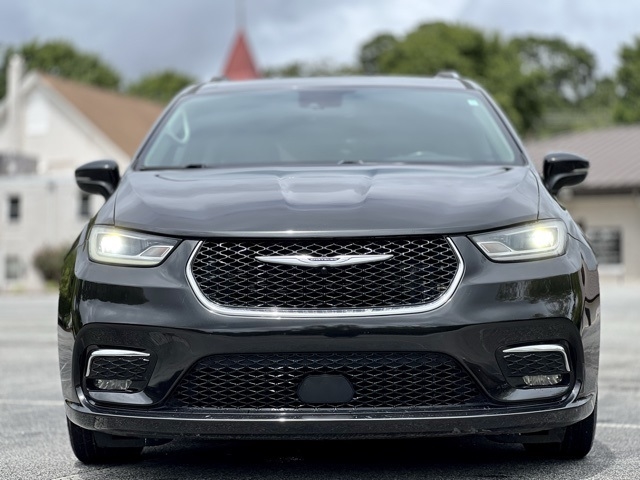 2021 Chrysler Pacifica Touring L photo 2