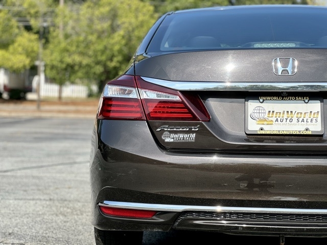 2017 Honda Accord LX photo 3