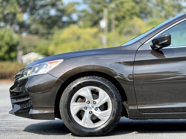 2017 Honda Accord LX photo 6