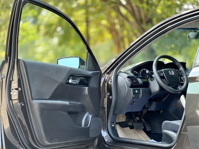 2017 Honda Accord LX photo 7