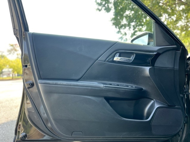 2017 Honda Accord LX photo 8