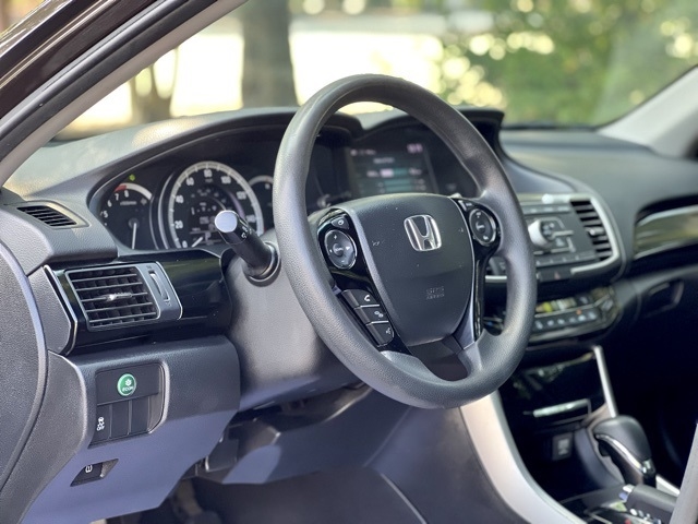 2017 Honda Accord LX photo 9