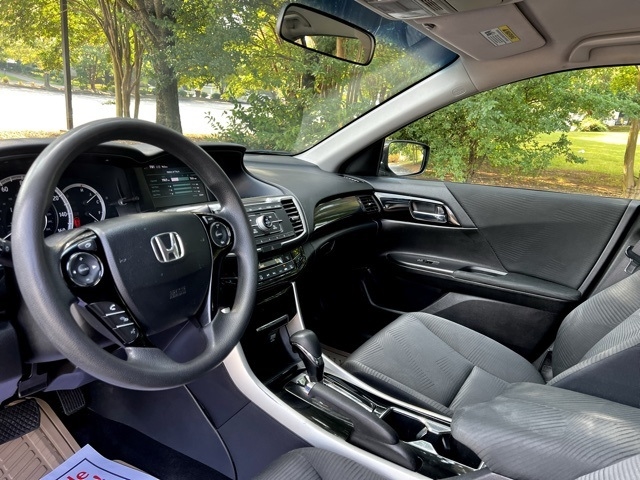 2017 Honda Accord LX photo 10