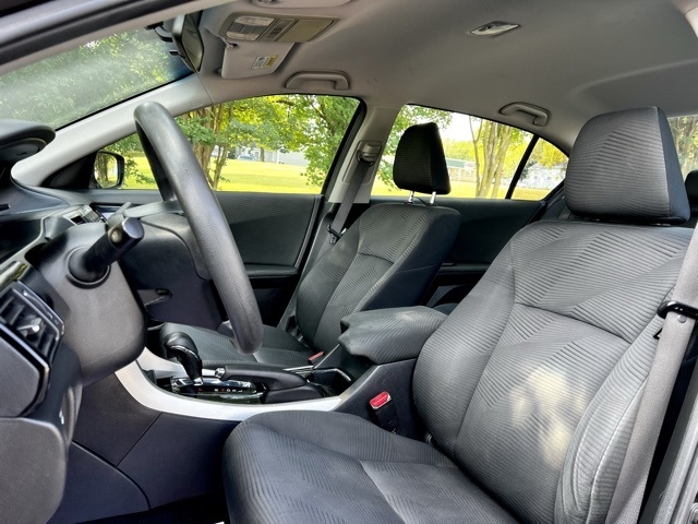 2017 Honda Accord LX photo 12