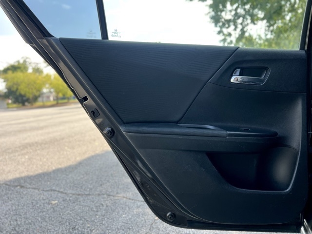 2017 Honda Accord LX photo 13