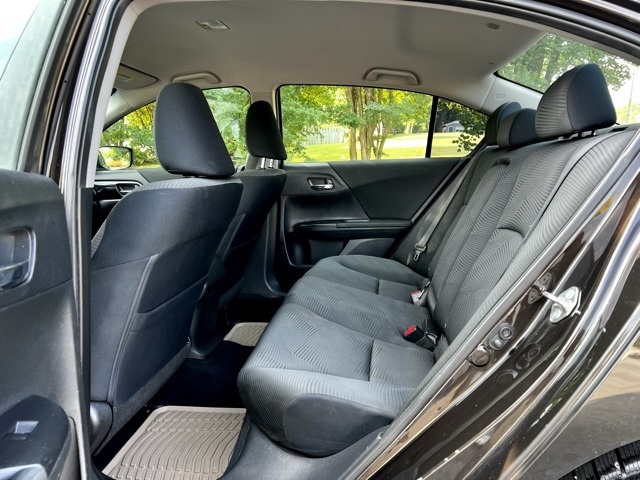 2017 Honda Accord LX photo 15