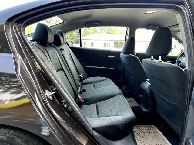 2017 Honda Accord LX photo 19